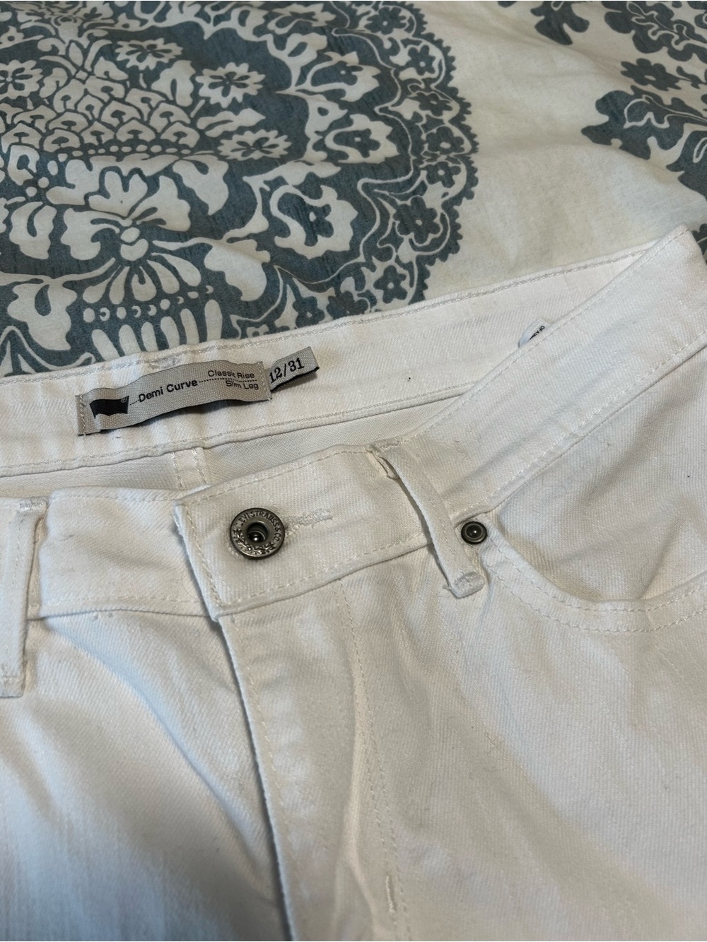 Levi’s White Women’s Demi Curve Classic Rise slim leg Jeans